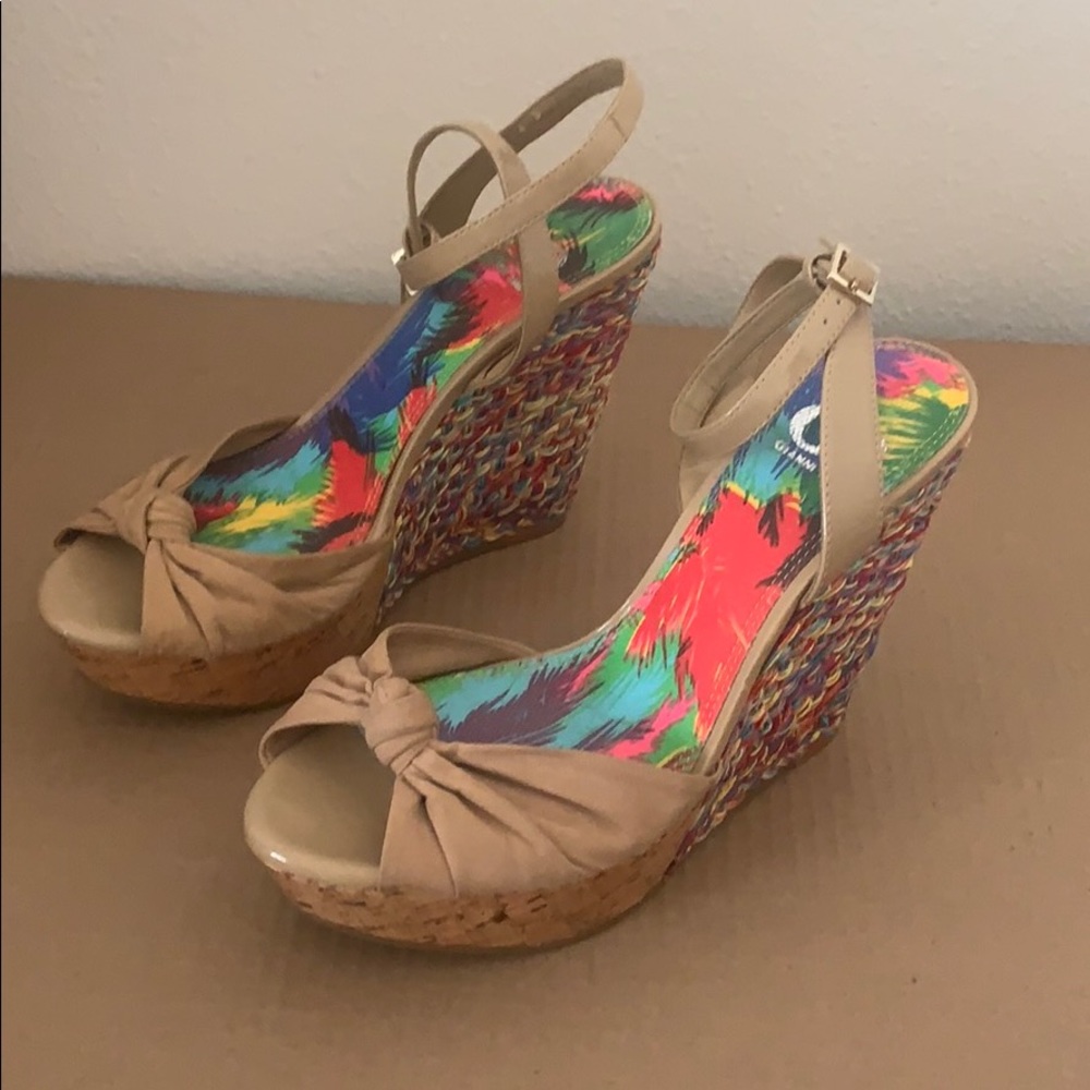 💥3/$25💥Gianni Bini Wedge Ankle Strap heels!